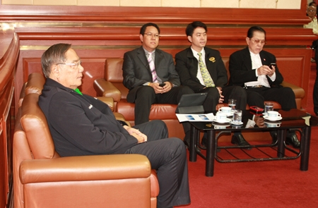 (L to R) Faruk Wongborisuthi, member of Pattaya council, Dr. Ekarin Vasanasong, advisory to Pattaya’s mayor on policies and strategies of the environment and energy, Poramet Ngampichet, assistant spokesman for the Industrial Commission and Chonburi MP and Sansak Ngampichet, Chairman of Religion, Art and Culture Chonburi MP prepare to address the seminar.